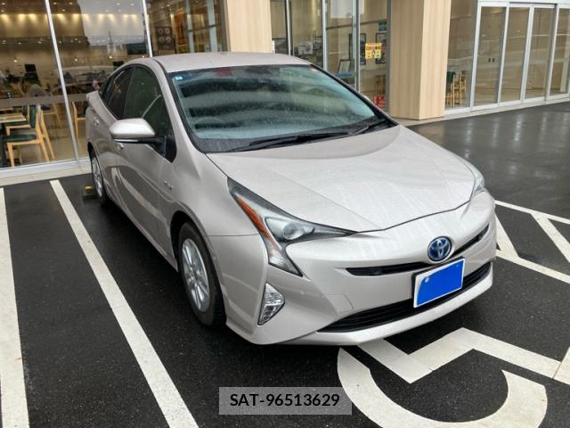 Toyota PRIUS 2018-02 8812424-1