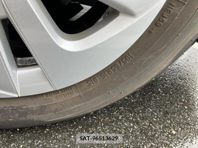 Toyota PRIUS 2018-02 8812424-12