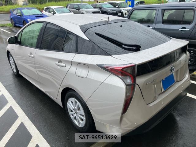 Toyota PRIUS 2018-02 8812424-13