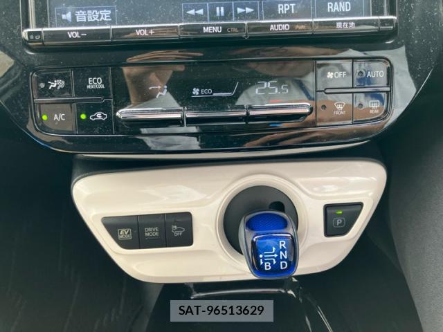Toyota PRIUS 2018-02 8812424-18