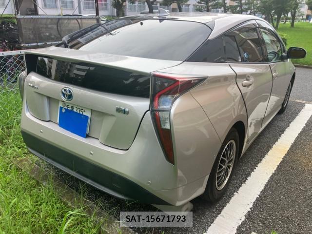 Toyota PRIUS 2016-08 8812425-1