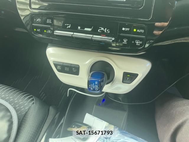 Toyota PRIUS 2016-08 8812425-18
