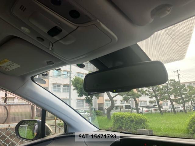 Toyota PRIUS 2016-08 8812425-19