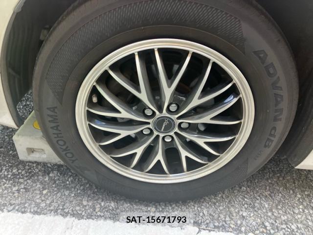 Toyota PRIUS 2016-08 8812425-2
