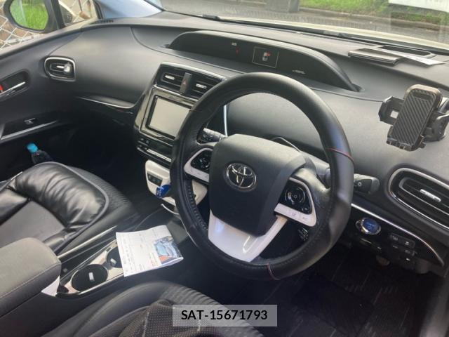 Toyota PRIUS 2016-08 8812425-3
