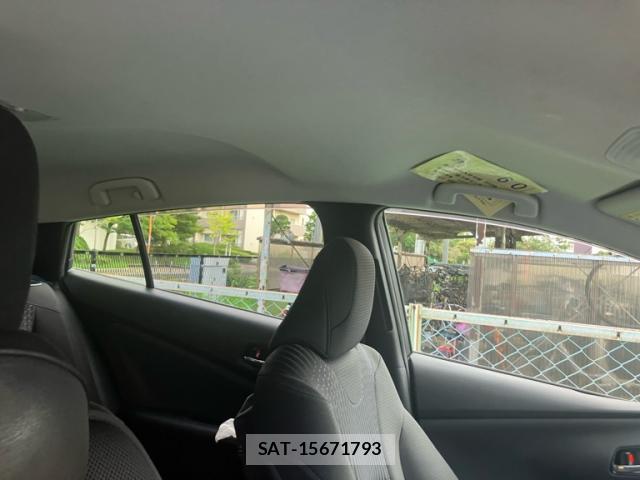 Toyota PRIUS 2016-08 8812425-6