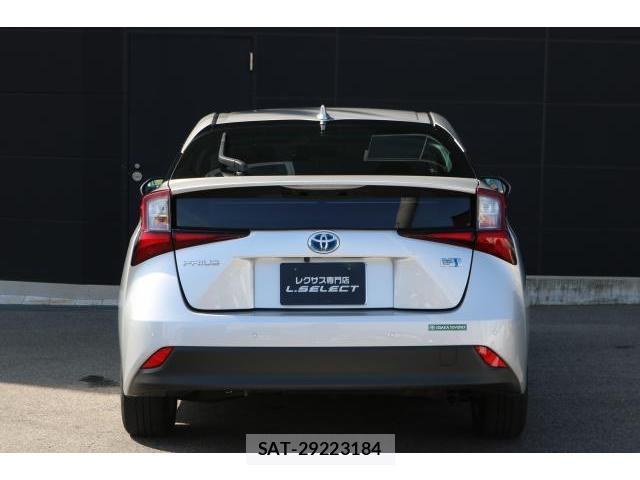 Toyota PRIUS 2021-09 8812496-15