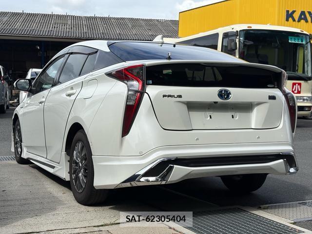 Toyota PRIUS 2016-07 8812503-1