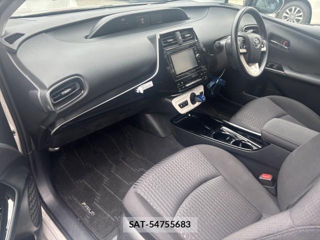 Toyota PRIUS 2018-02 8812704-2