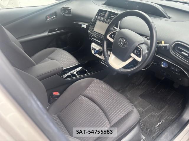 Toyota PRIUS 2018-02 8812704-8