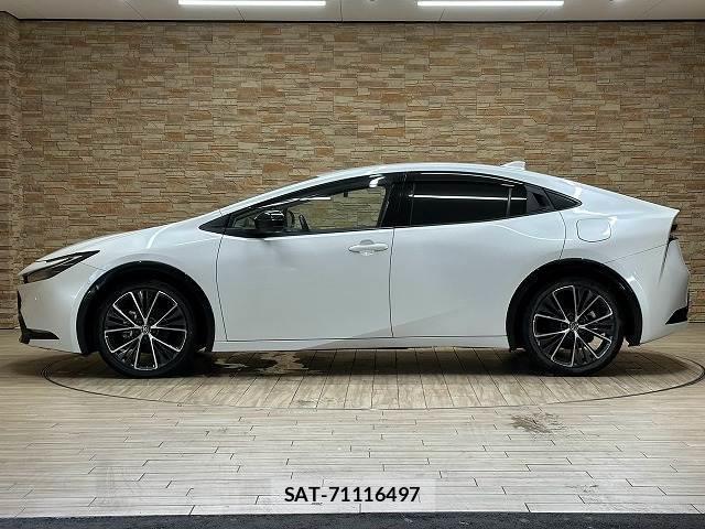 Toyota PRIUS 2023-06 8812771-16