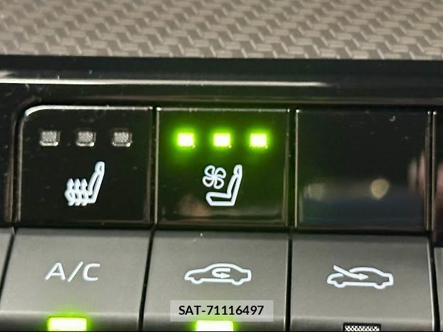 Toyota PRIUS 2023-06 8812771-7