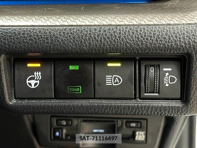 Toyota PRIUS 2023-06 8812771-8