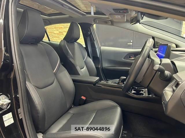 Toyota PRIUS 2023-08 8812772-10