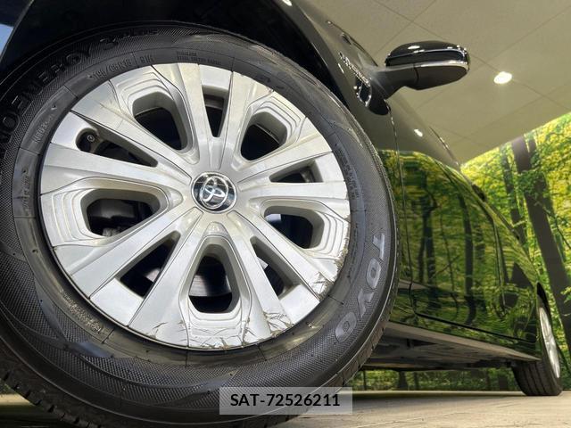 Toyota PRIUS 2019-08 8812779-10