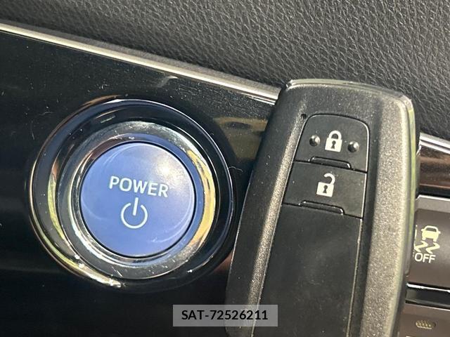 Toyota PRIUS 2019-08 8812779-6