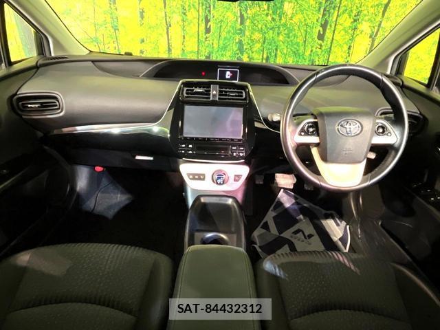 Toyota PRIUS 2017-09 8812871-1