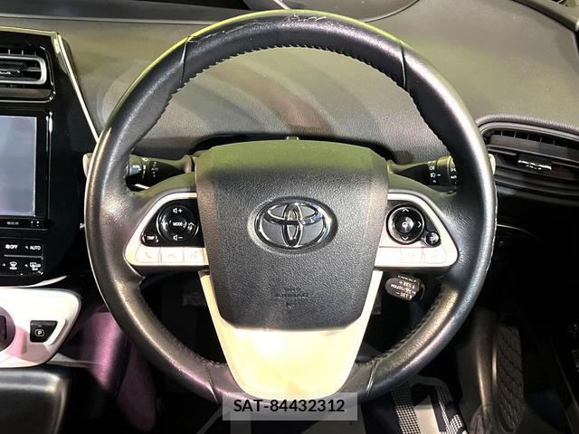 Toyota PRIUS 2017-09 8812871-10