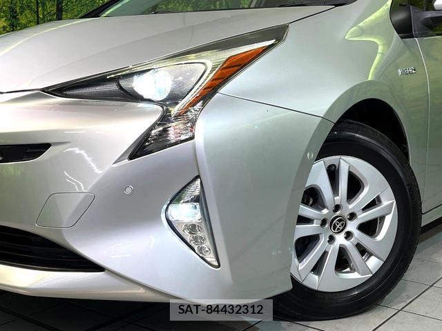 Toyota PRIUS 2017-09 8812871-11