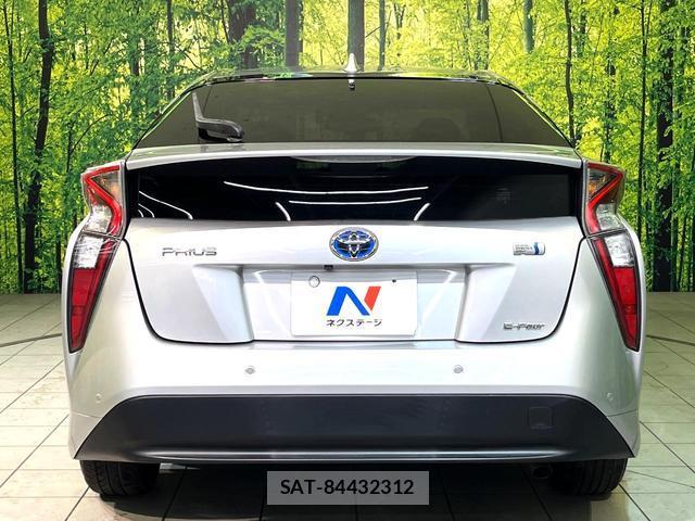 Toyota PRIUS 2017-09 8812871-14