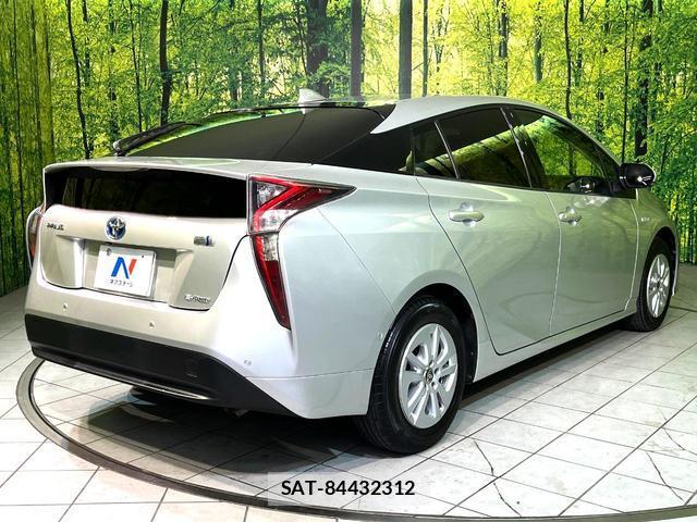 Toyota PRIUS 2017-09 8812871-16