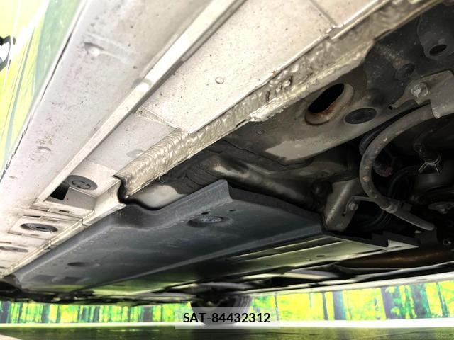 Toyota PRIUS 2017-09 8812871-18