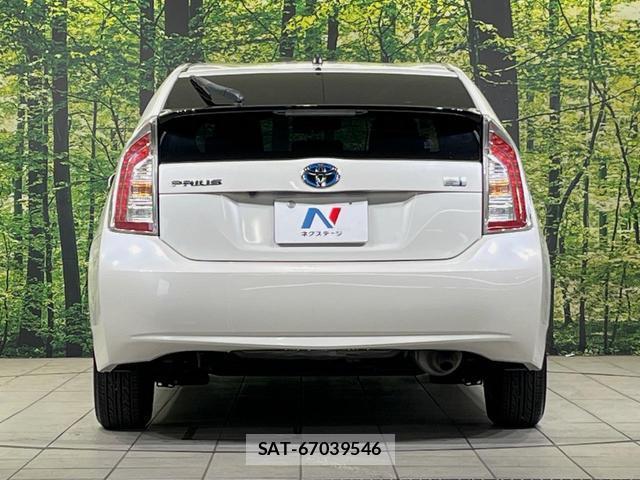 Toyota PRIUS 2015-02 8812921-14