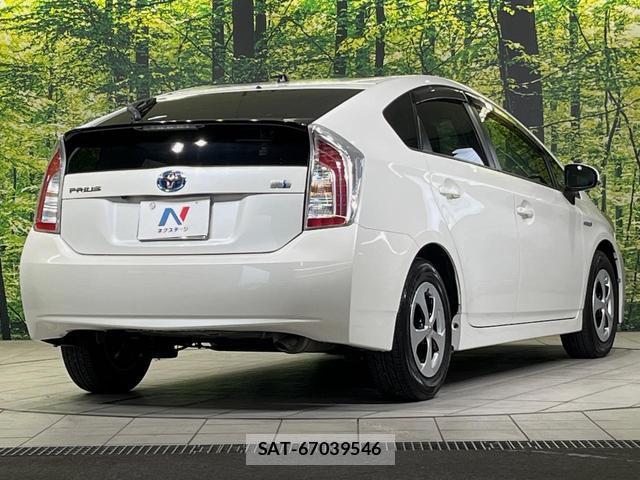 Toyota PRIUS 2015-02 8812921-16