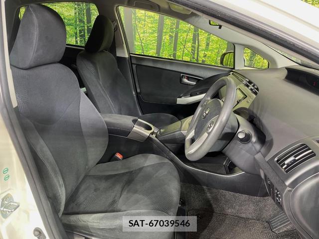 Toyota PRIUS 2015-02 8812921-7