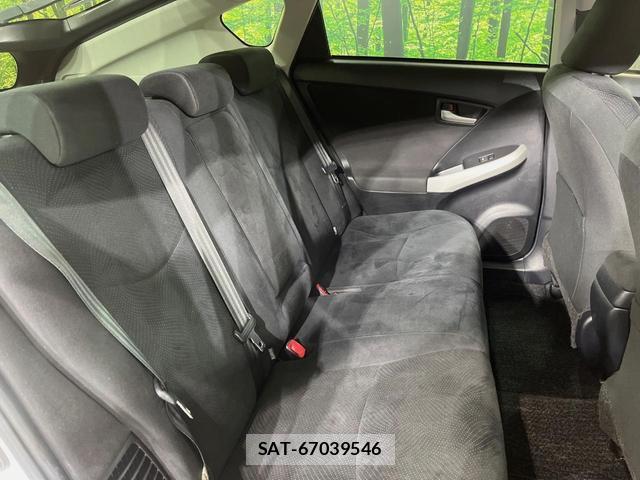 Toyota PRIUS 2015-02 8812921-8