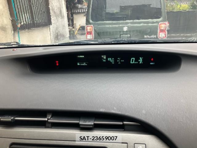 Toyota PRIUS 2012-06 8812948-11