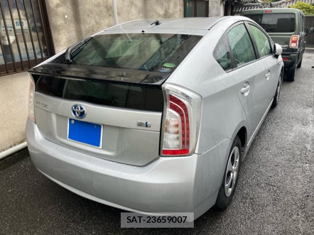 Toyota PRIUS 2012-06 8812948-12