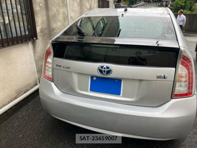 Toyota PRIUS 2012-06 8812948-13