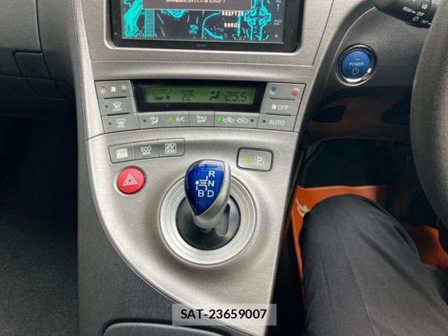 Toyota PRIUS 2012-06 8812948-15