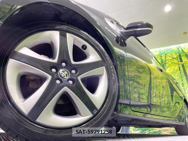 Toyota PRIUS 2016-09 8813190-14