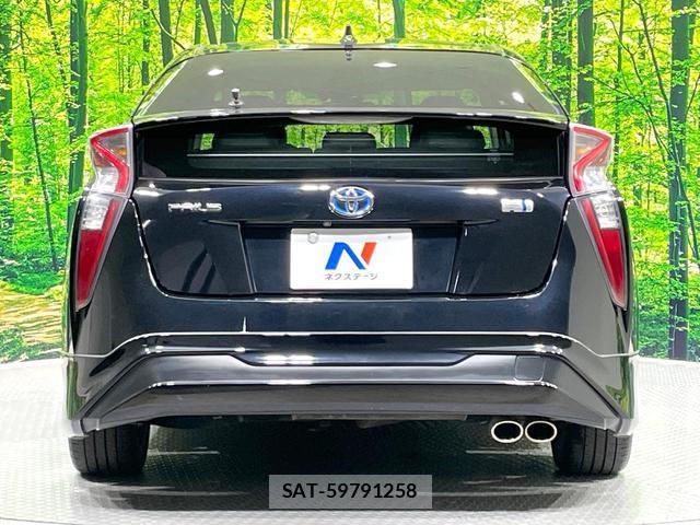Toyota PRIUS 2016-09 8813190-16
