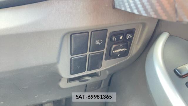 Toyota PRIUS 2010-07 8813263-14