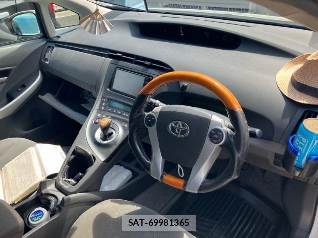 Toyota PRIUS 2010-07 8813263-18