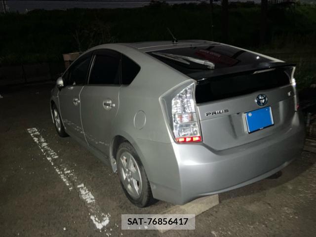 Toyota PRIUS 2010-08 8813329-13