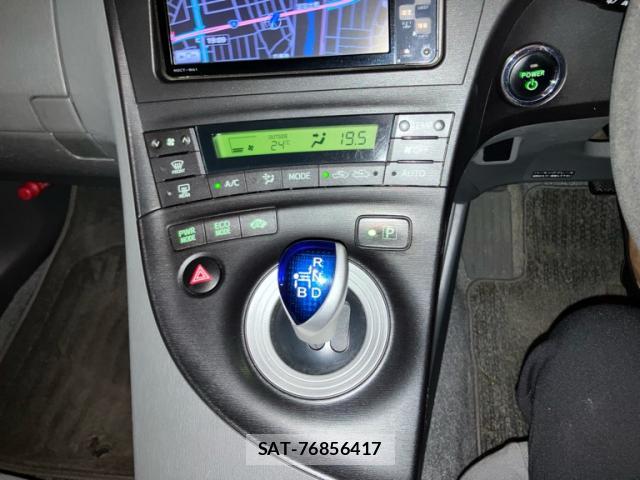Toyota PRIUS 2010-08 8813329-19