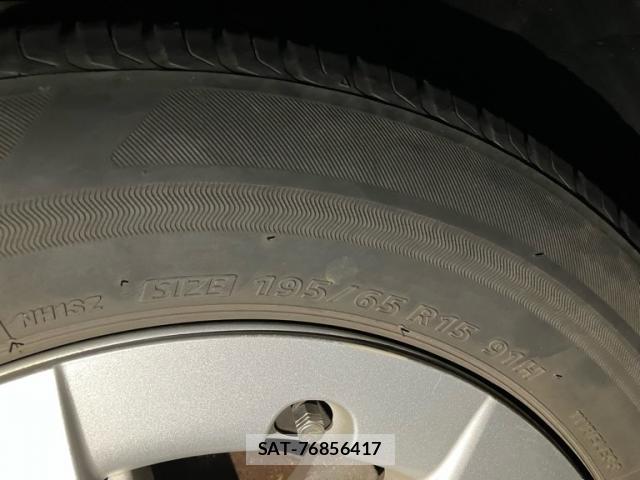 Toyota PRIUS 2010-08 8813329-3