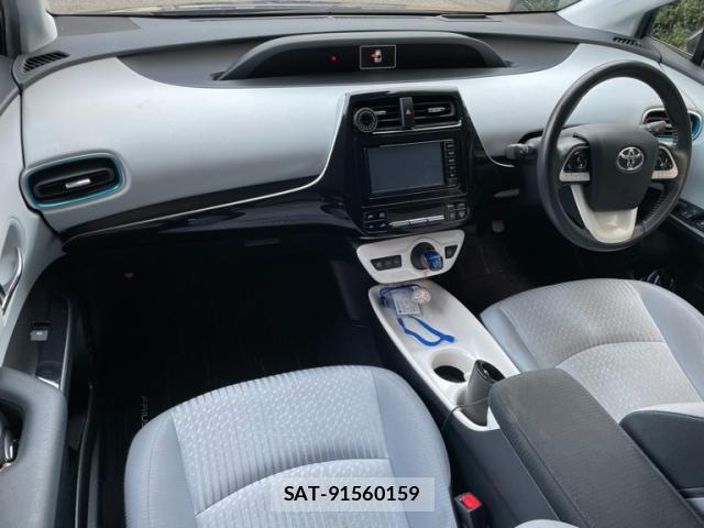 Toyota PRIUS 2017-08 8813343-12