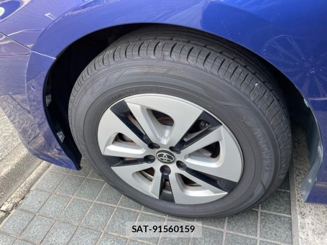 Toyota PRIUS 2017-08 8813343-18