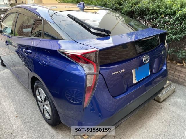 Toyota PRIUS 2017-08 8813343-2