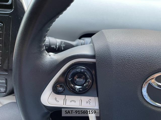 Toyota PRIUS 2017-08 8813343-4