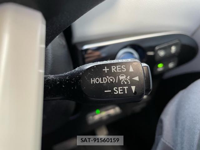 Toyota PRIUS 2017-08 8813343-6