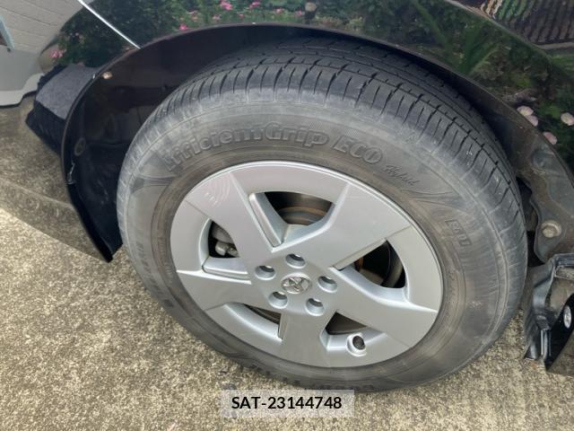 Toyota PRIUS 2010-02 8813458-12
