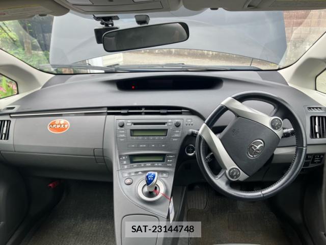 Toyota PRIUS 2010-02 8813458-18