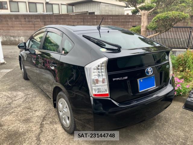 Toyota PRIUS 2010-02 8813458-4