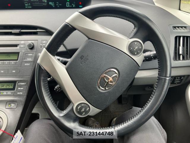 Toyota PRIUS 2010-02 8813458-7